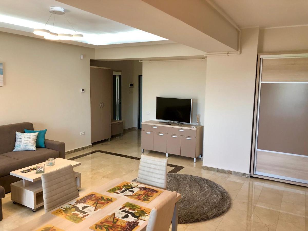 Sophia 3 Luxury Apartments Mamaia Exterior photo